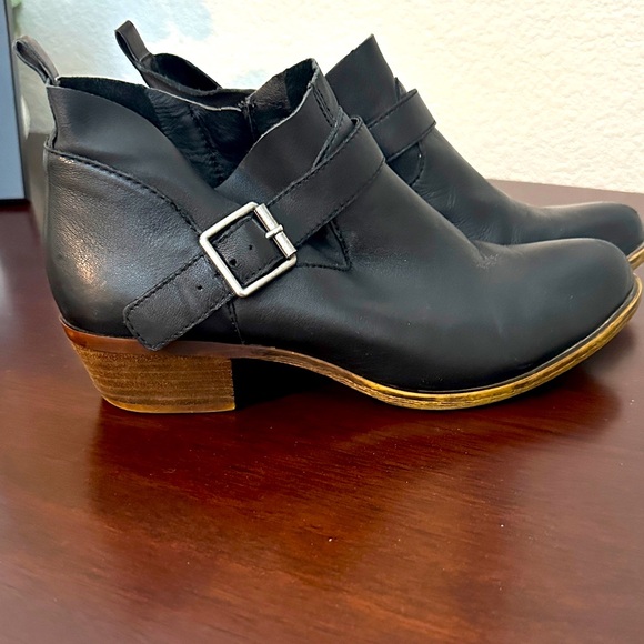LUCKY BRAND "BOOMER" BLACK LEATHER ANKLE BOOTS WOMEN SZ 8 M - Picture 1 of 5